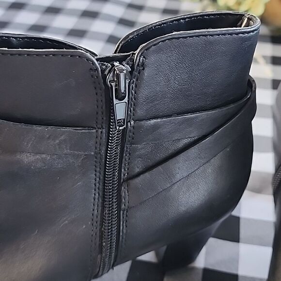 Anne Klein Black Leather Upper Pointed Chelsey I~flex ankle boot Stylish Strap - Picture 8 of 16